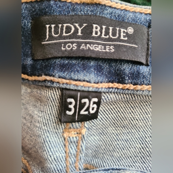 New. Distressed, Cuffed, Boydriend Cut Blue Jeans. - Picture 10 of 10